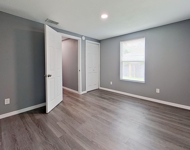 535 W 59th Street - Photo Thumbnail 6