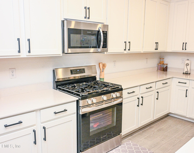 633 Superior Boulevard - Photo Thumbnail 37
