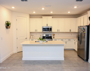 633 Superior Boulevard - Photo Thumbnail 34