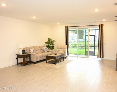 633 Superior Boulevard - Photo Thumbnail 7