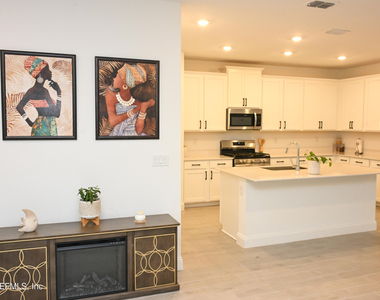 633 Superior Boulevard - Photo Thumbnail 9