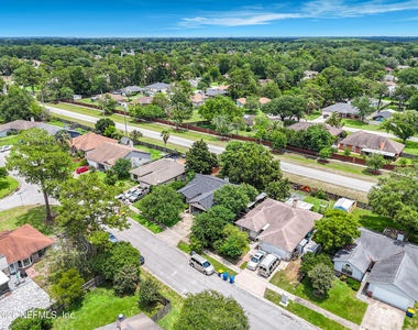 341 Hickory Hollow Drive N - Photo Thumbnail 30
