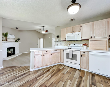 341 Hickory Hollow Drive N - Photo Thumbnail 9