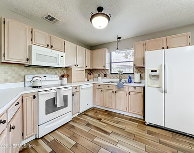 341 Hickory Hollow Drive N - Photo Thumbnail 8