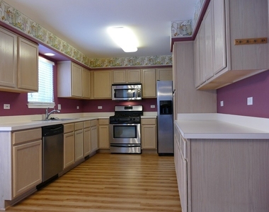 2832 Skylane Drive - Photo Thumbnail 3