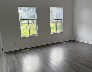 21423 Frost Court - Photo Thumbnail 3