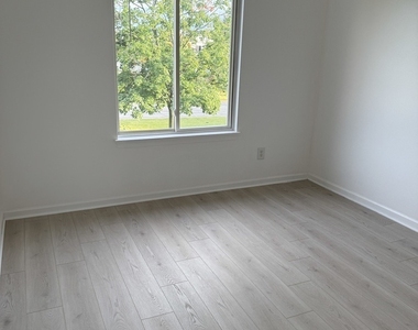 21423 Frost Court - Photo Thumbnail 14