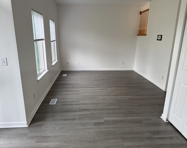 21423 Frost Court - Photo Thumbnail 8