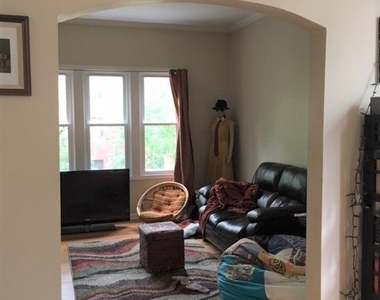 3802 N Hermitage Avenue - Photo Thumbnail 2