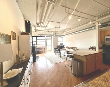 500 S Clinton Street - Photo Thumbnail 7