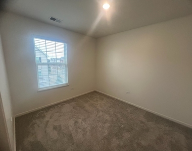 285 Lakeshore Drive - Photo Thumbnail 19