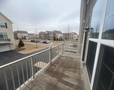 285 Lakeshore Drive - Photo Thumbnail 12
