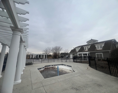 285 Lakeshore Drive - Photo Thumbnail 29