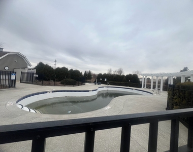 285 Lakeshore Drive - Photo Thumbnail 31