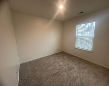 285 Lakeshore Drive - Photo Thumbnail 18