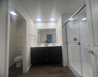 285 Lakeshore Drive - Photo Thumbnail 17