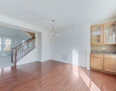 212 Commerce Street E - Photo Thumbnail 3