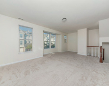 212 Commerce Street E - Photo Thumbnail 5
