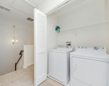 212 Commerce Street E - Photo Thumbnail 13