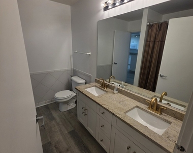 1812 S Dearborn Street - Photo Thumbnail 5