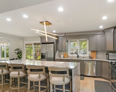 196 Rosedale Court - Photo Thumbnail 6
