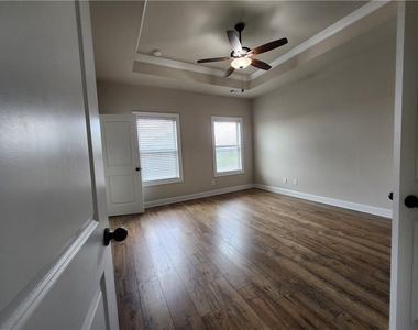 1323 Faircrest Way - Photo Thumbnail 11