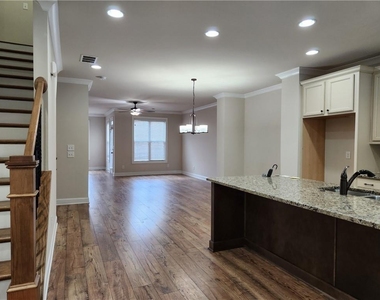 1323 Faircrest Way - Photo Thumbnail 5