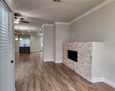 1323 Faircrest Way - Photo Thumbnail 8