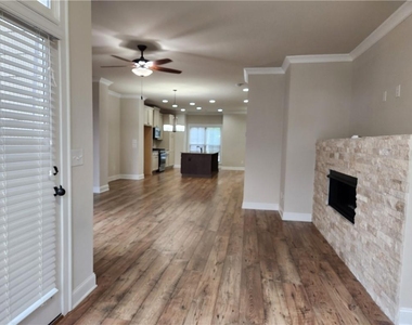 1323 Faircrest Way - Photo Thumbnail 9