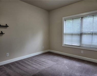 1323 Faircrest Way - Photo Thumbnail 13