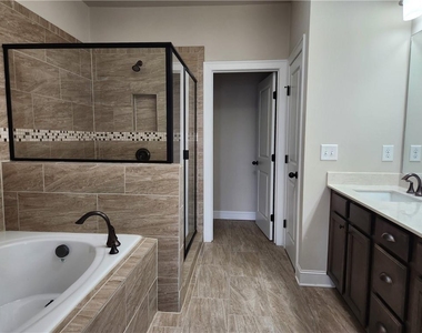 1323 Faircrest Way - Photo Thumbnail 12