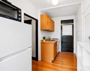 658 W Oakdale Avenue - Photo Thumbnail 7