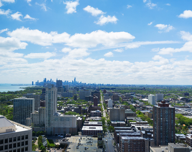5415 N Sheridan Road - Photo Thumbnail 1