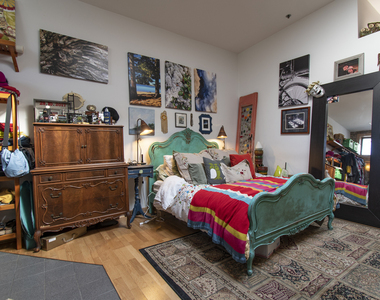 537 Custer Avenue - Photo Thumbnail 6