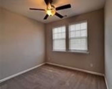 2568 Morehead Street - Photo Thumbnail 15