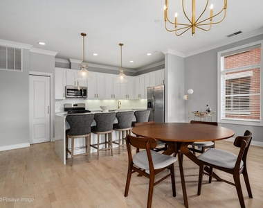 550 W Fulton Street - Photo Thumbnail 7