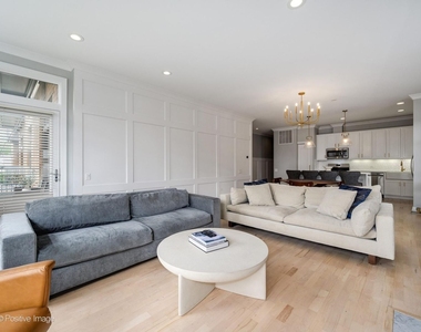 550 W Fulton Street - Photo Thumbnail 5