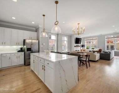 550 W Fulton Street - Photo Thumbnail 1