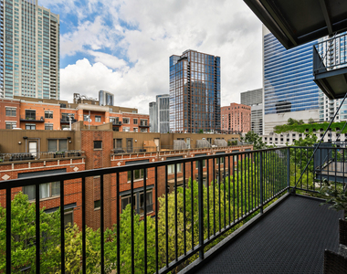 550 W Fulton Street - Photo Thumbnail 16