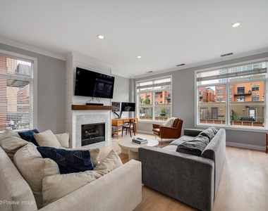 550 W Fulton Street - Photo Thumbnail 2