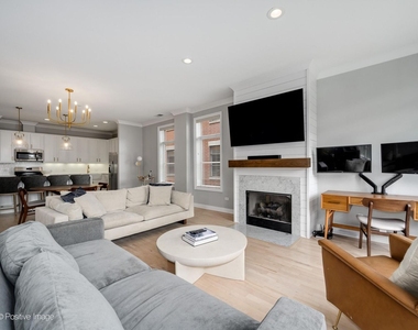 550 W Fulton Street - Photo Thumbnail 4