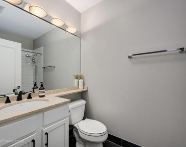 550 W Fulton Street - Photo Thumbnail 15