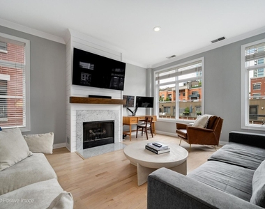 550 W Fulton Street - Photo Thumbnail 3