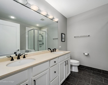 550 W Fulton Street - Photo Thumbnail 11