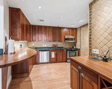 680 N Lake Shore Drive - Photo Thumbnail 5