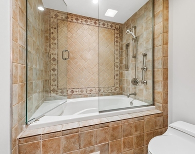 680 N Lake Shore Drive - Photo Thumbnail 9