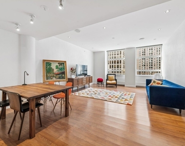 680 N Lake Shore Drive - Photo Thumbnail 4