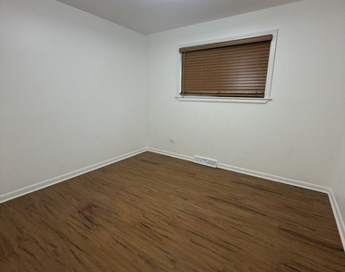 460 Hoxie Avenue - Photo Thumbnail 12