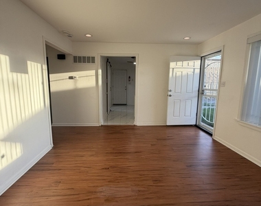 460 Hoxie Avenue - Photo Thumbnail 16