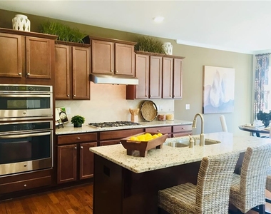 663 Greencrest Lane - Photo Thumbnail 3